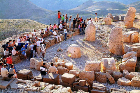 Da Istanbul: Göbekli Tepe e Monte Nemrut Tour di 2 giorniDa Istanbul: tour giornaliero di Göbekli Tepe e Şanlıurfa