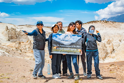 Da Arequipa: Tour guidato di un giorno intero del Canyon del Colca con pasti