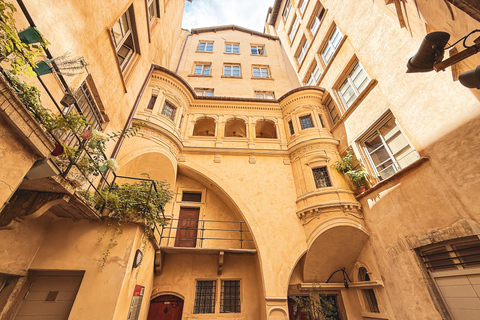 Guided walk from Old Lyon to the Presqu'île with a guide Guided walking tour from Old Lyon to the Presqu'île district with a guide