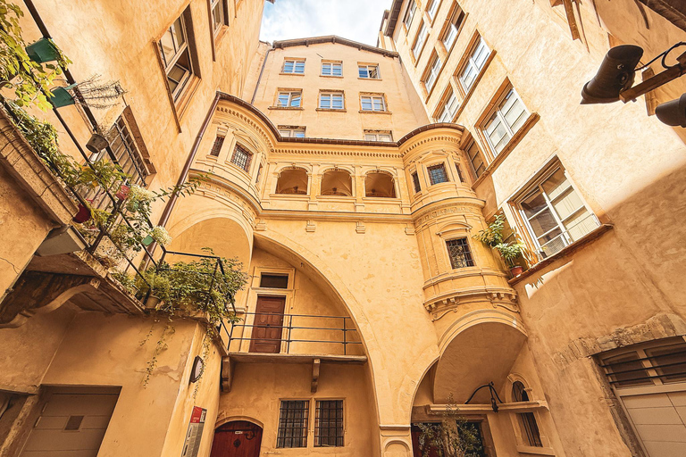 Guided walk from Old Lyon to the Presqu'île with a guide Guided walking tour from Old Lyon to the Presqu'île district with a guide