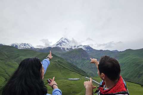 Tbilissi : Circuit de 2 jours dans les monts Kazbegi avec randonnée à cheval