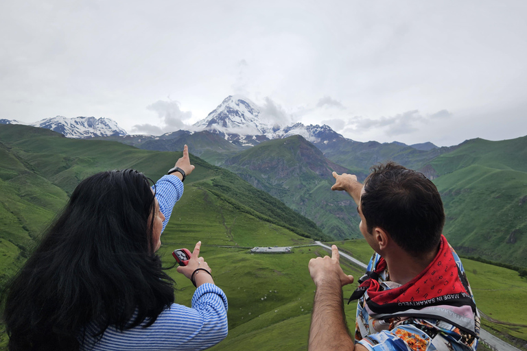 Tbilissi : Circuit de 2 jours dans les monts Kazbegi avec randonnée à cheval