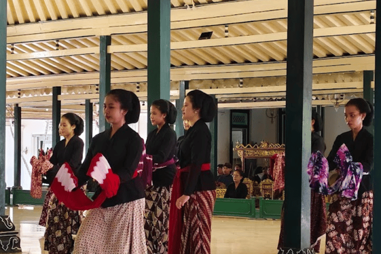 Yogyakarta : Yogyakarta Palace Tour z wielojęzycznym przewodnikiem