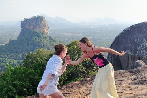 Kandy: Sigiriya and Dambulla Tuk Tuk Safari with Lunch