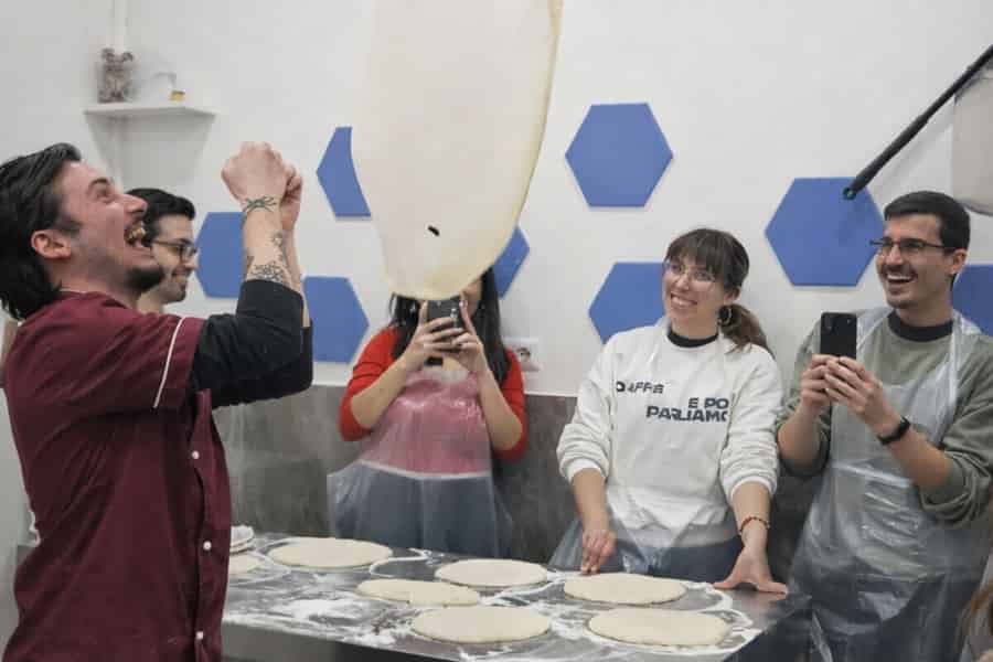 Neapel: Pizza-Workshop mit Getränk und Aperitif. Foto: GetYourGuide