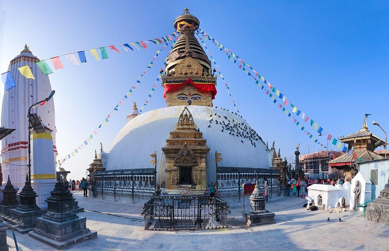 Kathmandu: Führung zum Swayambhunath-Stupa mit Transfer