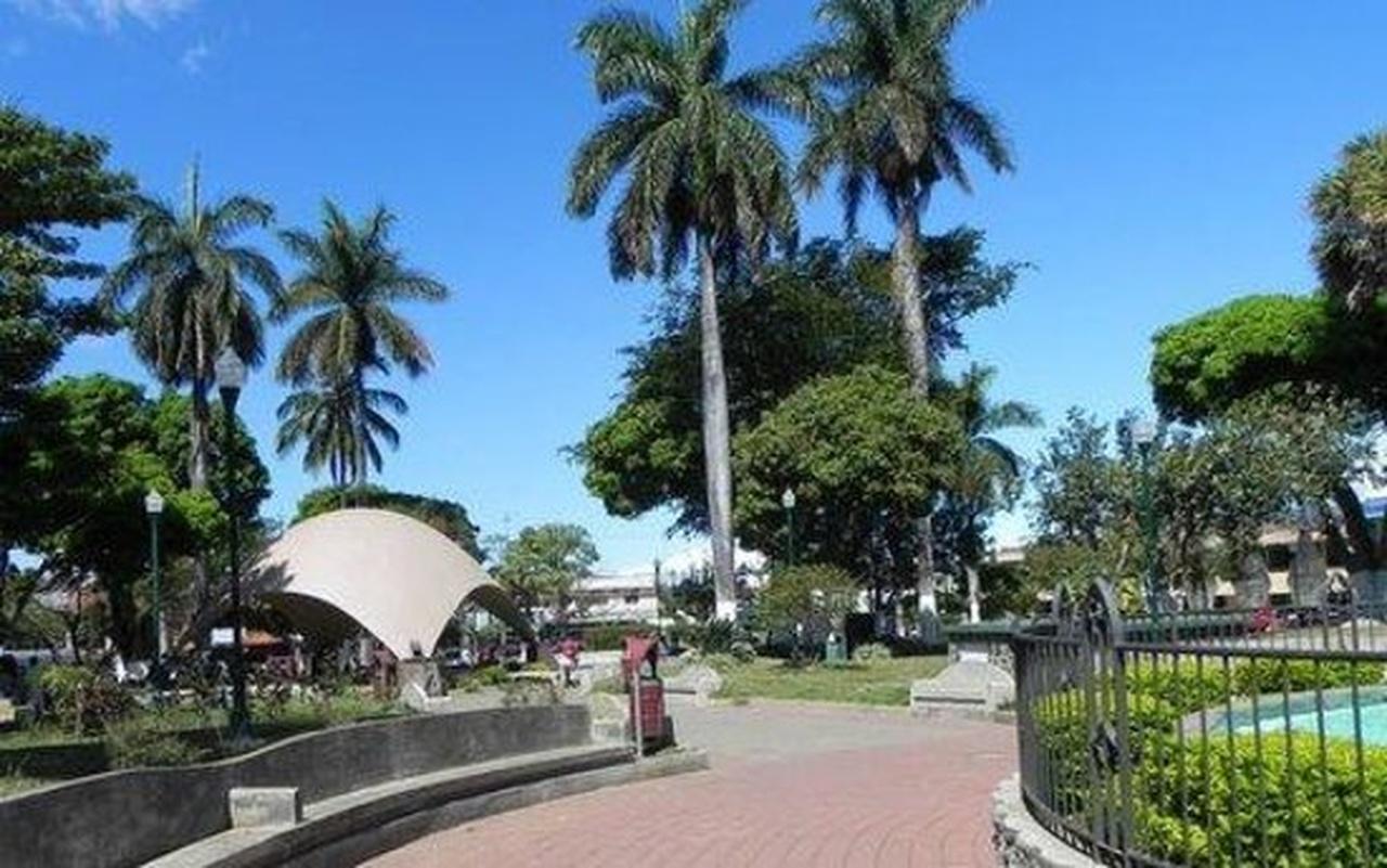 Ab SJO: Parque Central in Atenas mit Rücktransport zur Unterkunft