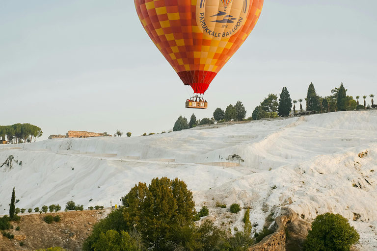 Pamukkale/Cappadoce : vol en montgolfière / transfert à l&#039;hôtelPamukkale : Vol en montgolfière avec petit-déjeuner et certificat inclus