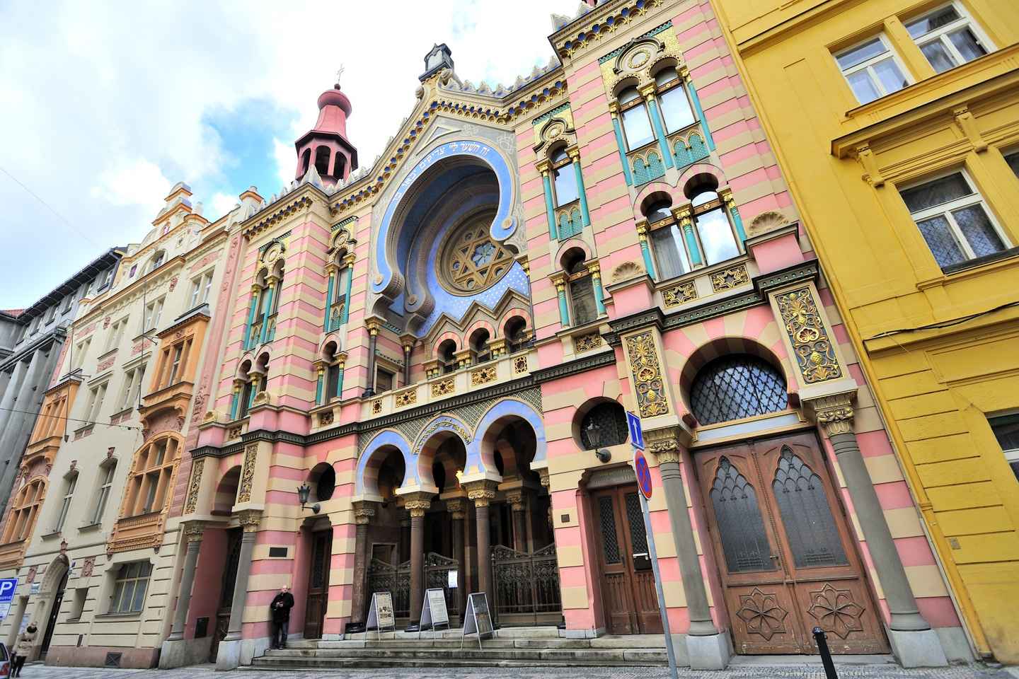 Prague Old Town and Top Attractions Private Tour by Car