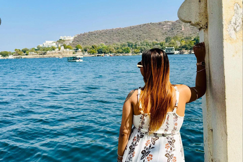 Udaipur: Instagram Photo Tour with Boat Ride & Sunset Views Tour by Car with an Expert Guide