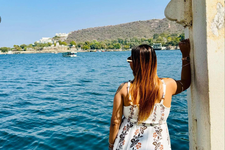Udaipur: Instagram Photo Tour with Boat Ride & Sunset Views Tour by Car with an Expert Guide