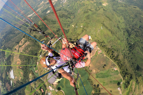 Gleitschirmfliegen bei Medellin San Felix: Fliegen mit GoPro Fotos und Videos