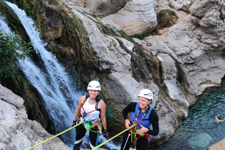 Muscat: avventura di canyoning nel Wadi Mibam con discesa in corda doppia