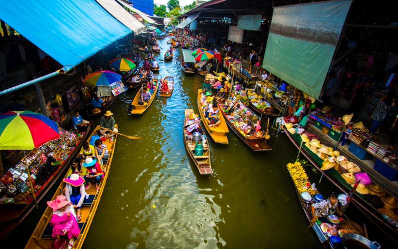 Bangkok: Damnoen Saduak and Maeklong Railway Market Bus Tour