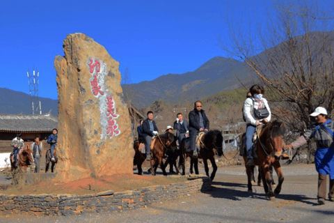 Excursión en bicicleta y visita al mercado del pueblo de Lijiang Baisha