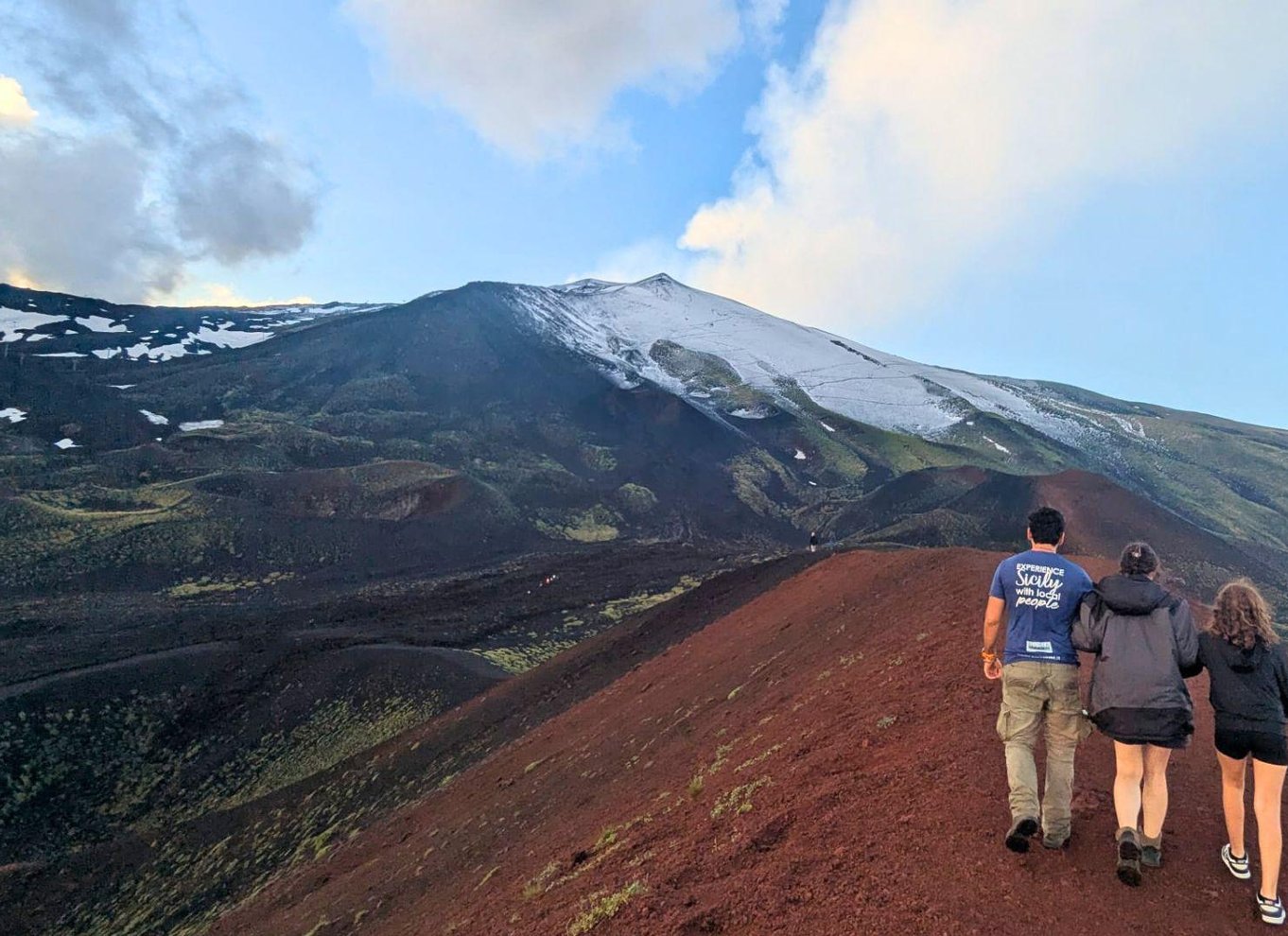 Taormina: Solnedgangstur til Etna med grottebesøg og smagning