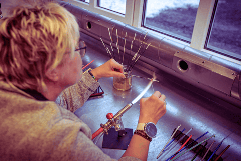 Kabelvåg: Laboratorio di gioielli in vetroKabelvåg: Laboratorio di gioielli in vetro - 1 ora