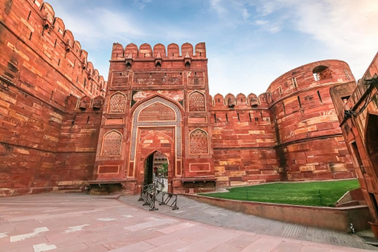 From Delhi: Taj Mahal Sunrise, Agra Fort & Akbar’s Tomb Tour Private Live Tour Guide only