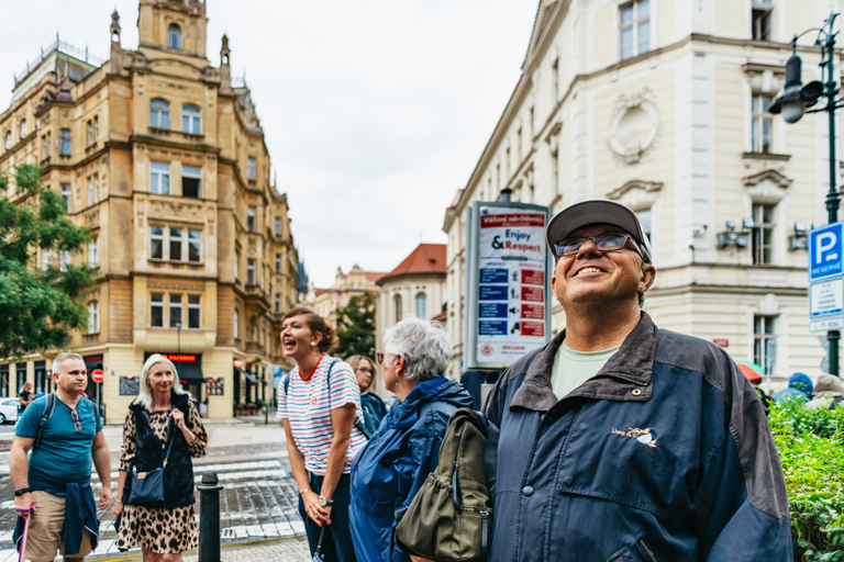 Prag: Stadens höjdpunkter med buss, båt och till fotsStandardresa på engelska (tvåspråkig) med start 10:00 eller 2:00