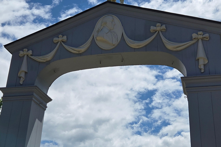 Boston by Train to Salem History Tour: Option to Stay & Play