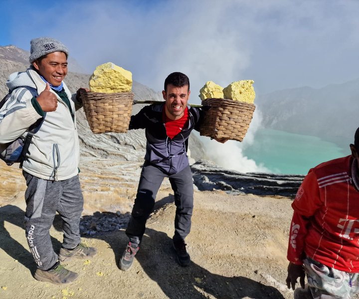 Bali: trekking al fuoco blu e all'alba a Kawah Ijen