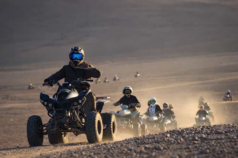 Marrakech : balade à dos de chameau dans le désert d'Agafay, quad et dîner - quad