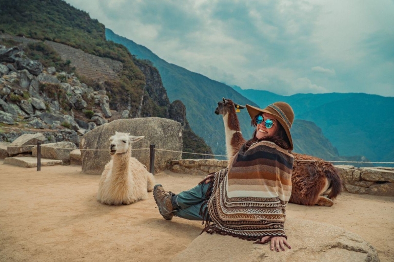 Machupicchu: Entrance to Machu Picchu, bus and guide