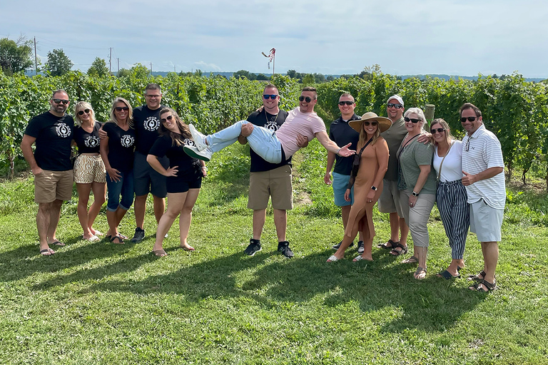 Lunch in the Vineyard: A Scenic Niagara Wine Tour Experience