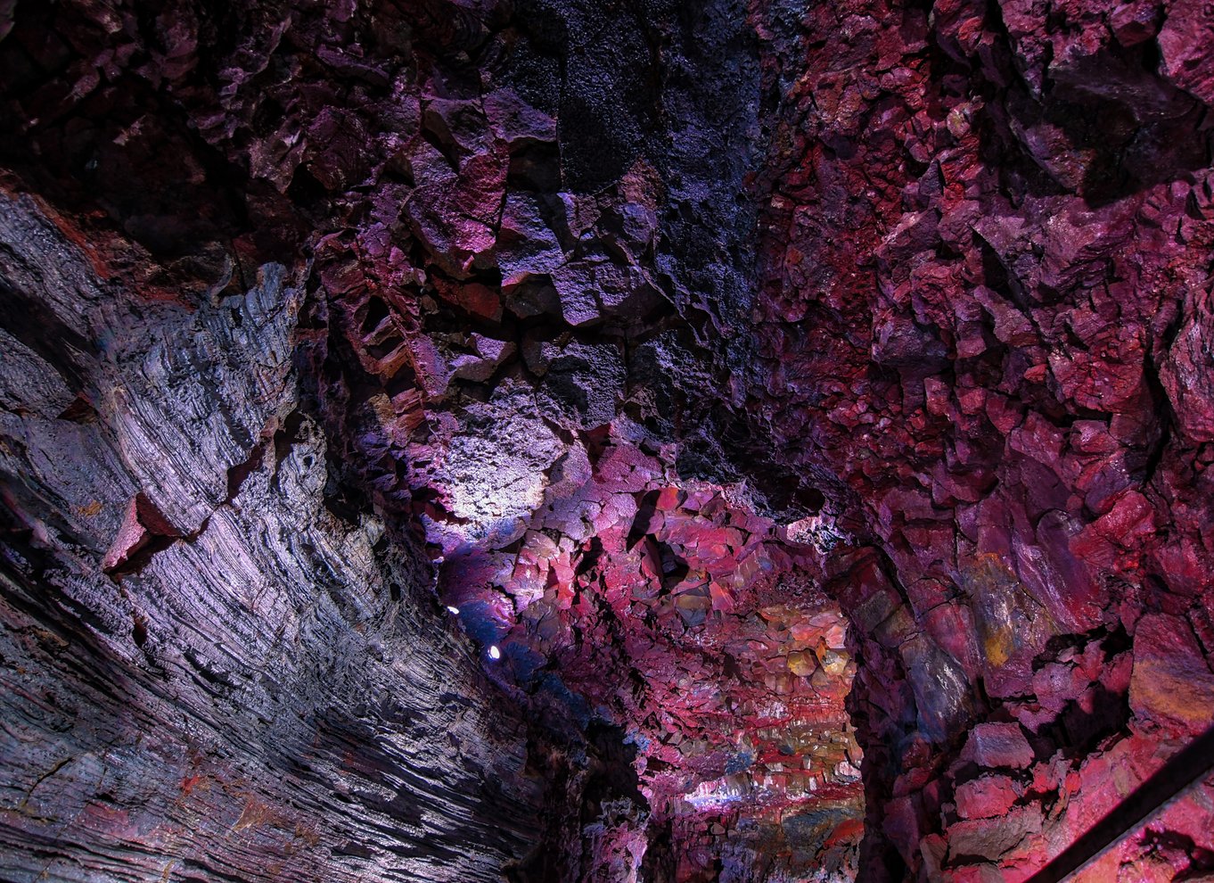 Raufarhólshellir Lava Tunnel: Underjordisk ekspedition