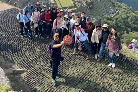 From Aguas Calientes: Machu Picchu guided tour with tickets