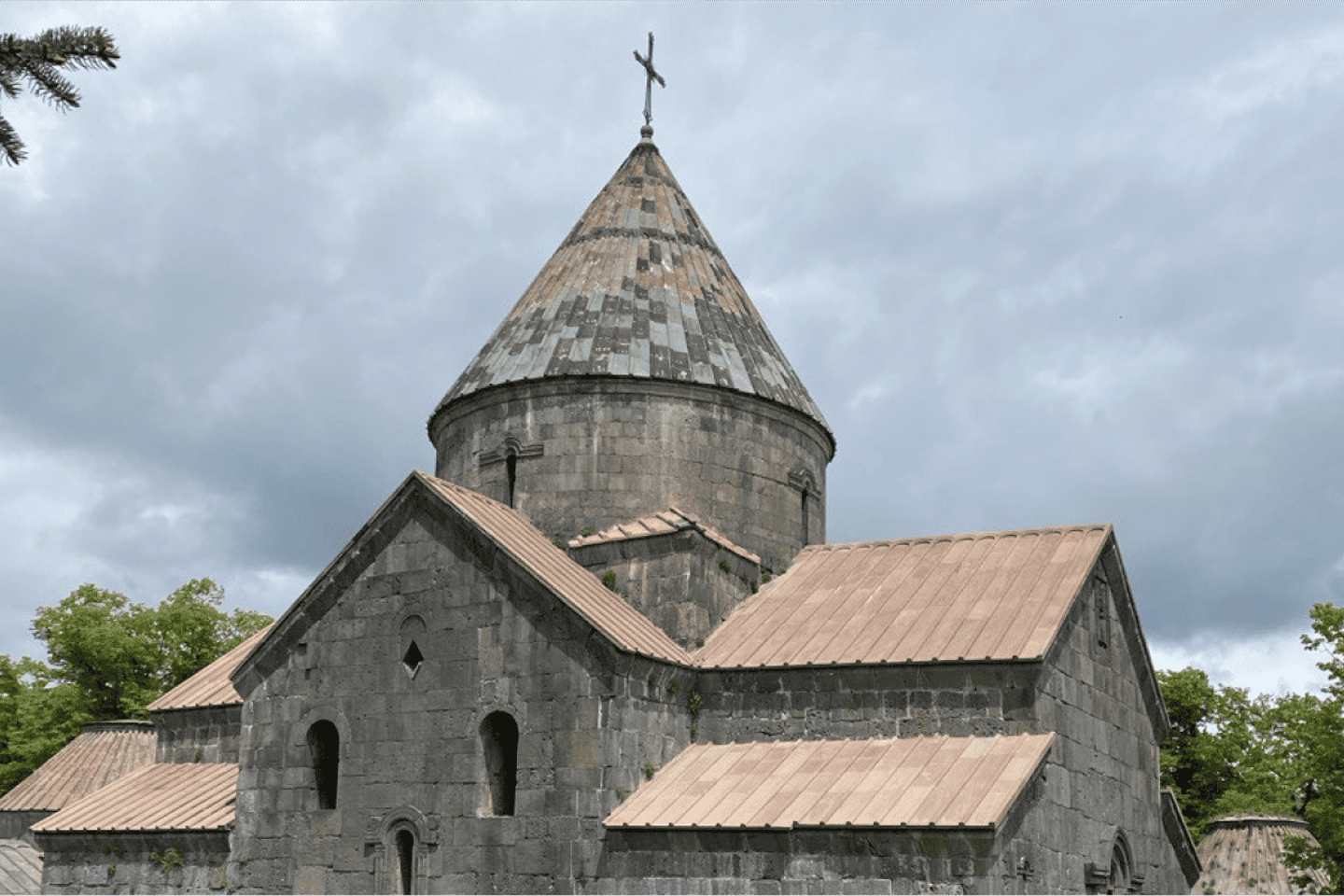 Haghpat, Sanahin & Odzun, Mendz Er oder Zarni-Parni Höhlen