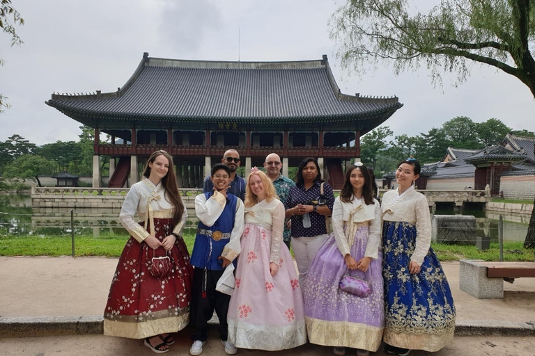 Seoul: City Hightlights, Palace Tour, and Optional HanbokWith Hanbok (Traditional Korean Clothing) Rental