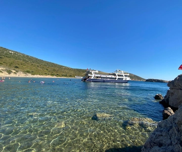Cesme: Passeio de barco pelas ilhas e baías com almoço com churrasco