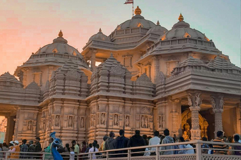 Delhi: tour guiado a pie por el templo Akshardham con un guía localRutas espirituales de Delhi: tour guiado a pie con un guía local