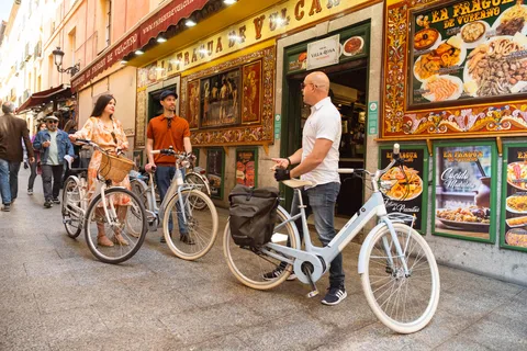 BiciTapeo : Тапас и основные достопримечательности Экскурсия на старинном велосипеде с гидом