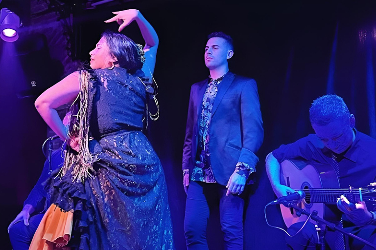 Barcelona: Exclusive Flamenco Show at El Paraigua with Drink Barcelona: Intimate Flamenco Show with Drink Only Special