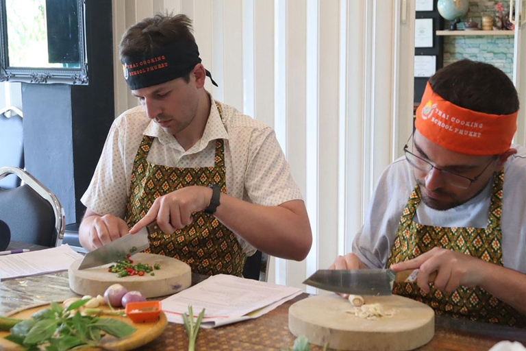 Phuket: Halbtägiger authentischer Thai-Kochkurs &amp; MarkttourMittagsunterricht (keine Markttour)