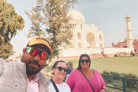 Taj Mahal Express Entry Tour – Priority Entry, No Waiting Tour with Private Car, Driver, Tour Guide and Entry Tickets