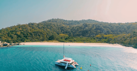 Pattaya: Inselhopping zu drei Inseln mit Sonnenuntergang, Yacht und Buffet mit Live-DJ