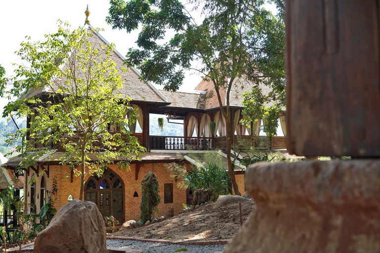 Luang Prabang: E-Mountainbike Tour with Waterfall & Lunch