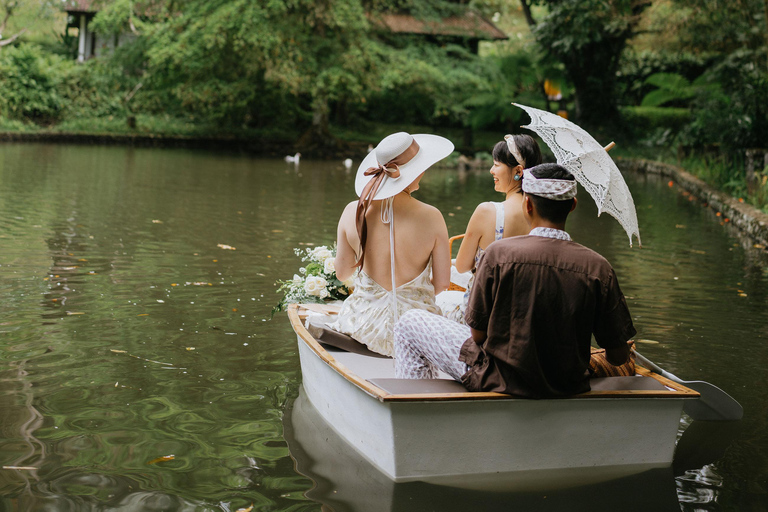 Ubud: Romantic Picnic on a Wooden Boat with Sparkling Wine