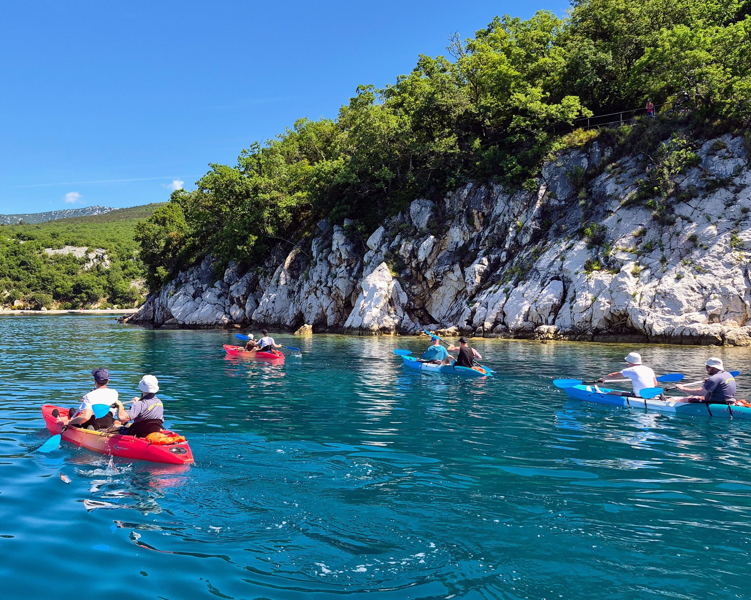 Crikvenica: Geführte Kajaktour entlang der Küste mit Wanderung zu Aussichtspunkten