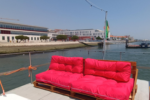 Cascais: Sunset Cruise to Lisbon with Open Bar