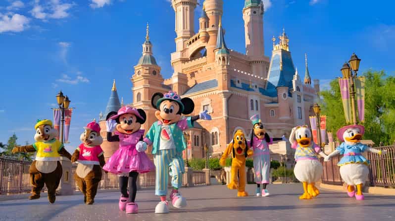Tokyo Disney Resort: 1-Day Ticket (Land/Sea) & Subway Ticket