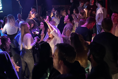 Hamburg: Party Walk through Hamburg's Nightlife – Reeperbahn & St. Pauli Private party walk for groups who want to celebrate exclusively among themselves