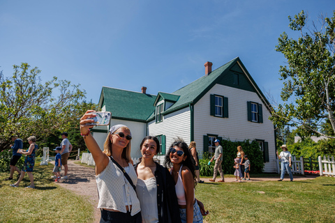 PEI: Anne of Green Gables Express Tour Charlottetown: Anne of Green Gables Tour