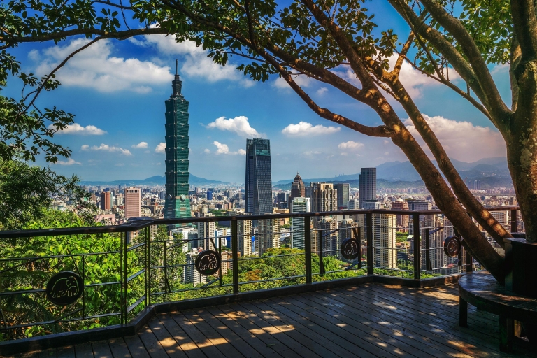 Taipei Touchdown: Make the Most of Your 6-Hour Layover 🛬 Taipei Touchdown: Make the Most of Your 6-Hour Layover