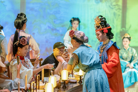 Beijing: Royal Cultural Dinner Show – YanWaiYan Standard Seating - Dinner