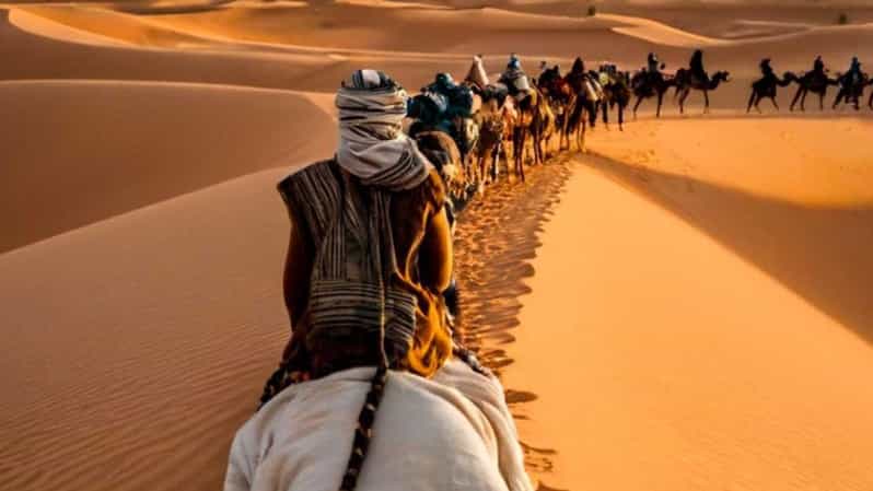 Au départ de Fès : excursion de 2 jours dans le désert de Merzouga avec tente de luxe et dîner - bivouac