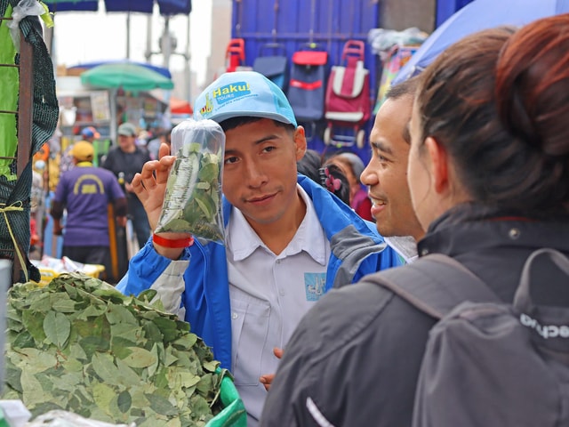 Lima: Gamarra Walking Tour with Witches' Market Visit
